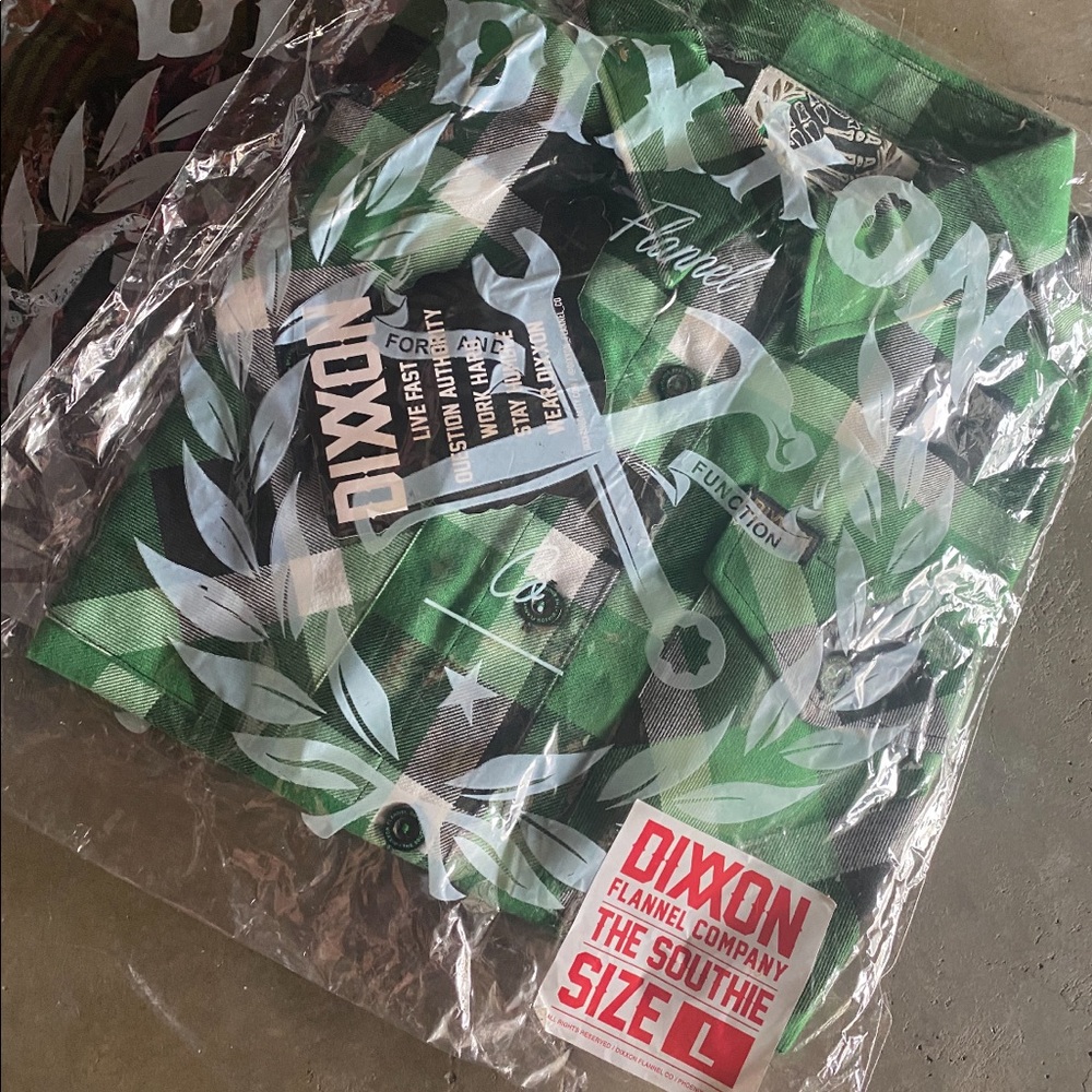 DIXXON SOUTHIE FLANNEL WOMENS  LARGE BRAND NEW